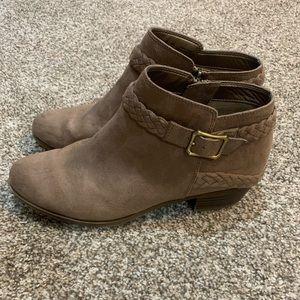 Life Stride Brown Boots